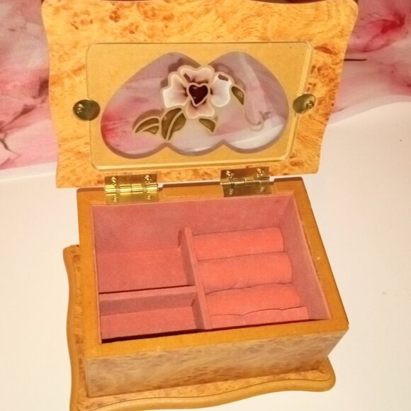GIRL'S 6" JEWELRY BOX WITH SITTING 9" TEDDYBEAR DRESSER DECOR - Picture 4 of 9